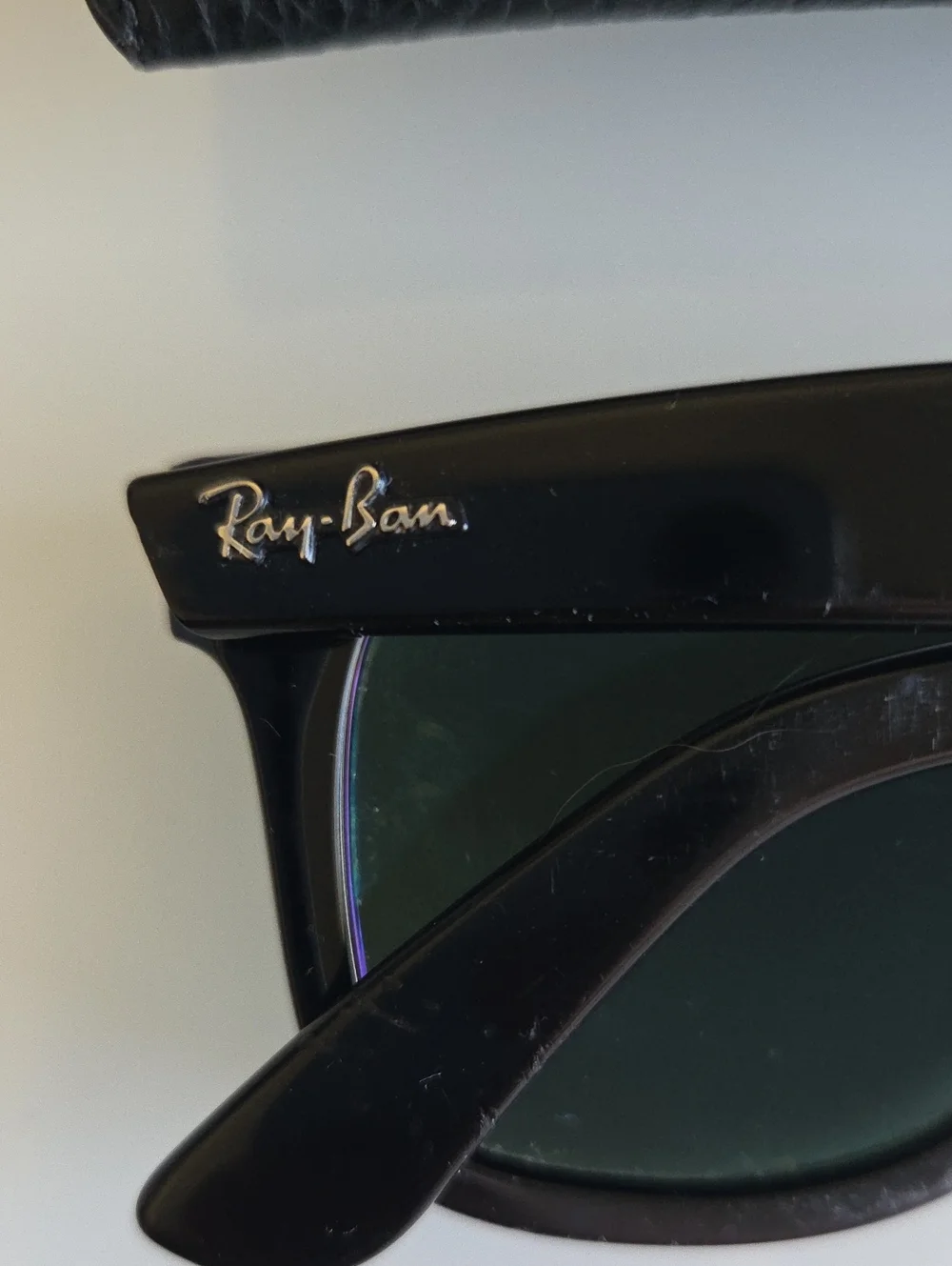 Ray-Ban Black Unisex Original Wayfarer Sunglasses with Soft Case RB2140